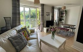 Pass The Keys Lovely 2Bedroom Flat With Balcony