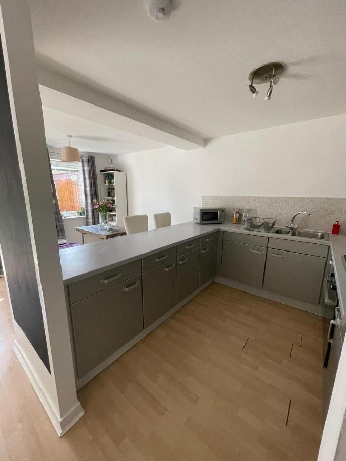 Pass The Keys Lovely 2Bedroom Flat With Balcony Edinburgh Exterior photo
