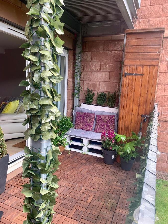 Pass The Keys Lovely 2Bedroom Flat With Balcony Edinburgh Exterior photo
